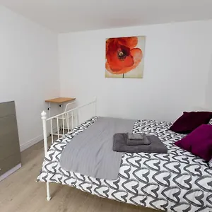 Comfortable In Shirley, Solihull - 4 Guest house